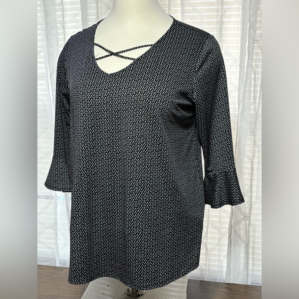 Faded Glory Women’s 3X (22W/24W) Black&White Patterned Blouse with Bell Sleeves